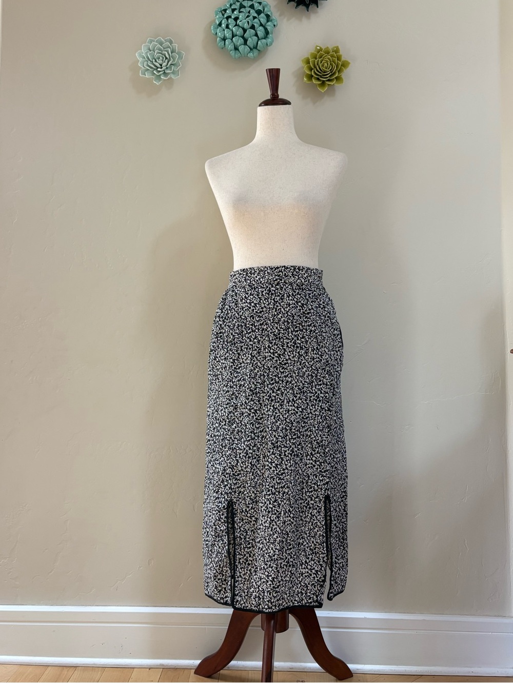 Vintage 1980 Janice Wainwright Black and White Silk Midi Skirt USA 10
